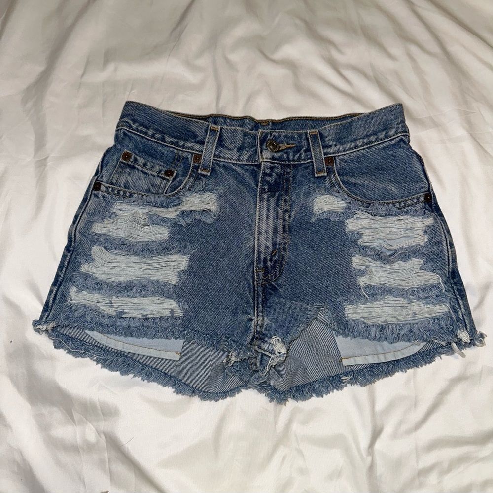 Levi’s 550 distressed shorts